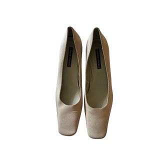 Adrienne Vittadini size 9 1/2  taupe heels